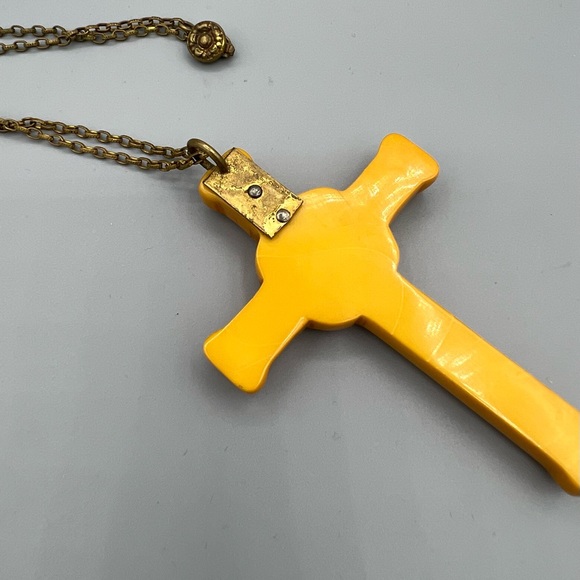 Bakelite Cross on Gold Tone Chain - Picture 5 of 5